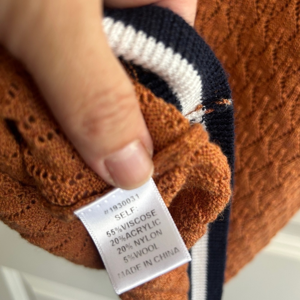 Like new size S Pointelle sweater vest sleeveless top in a gorgeous rust shade - Picture 9 of 10